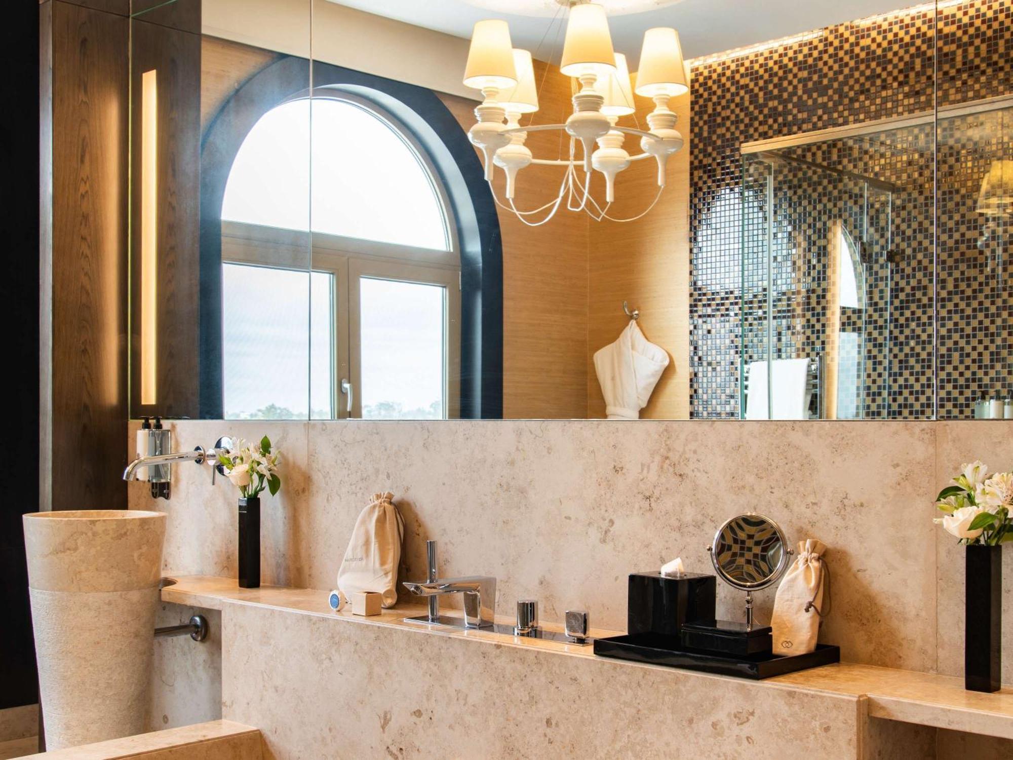Sofitel Casino Carrasco & 5*