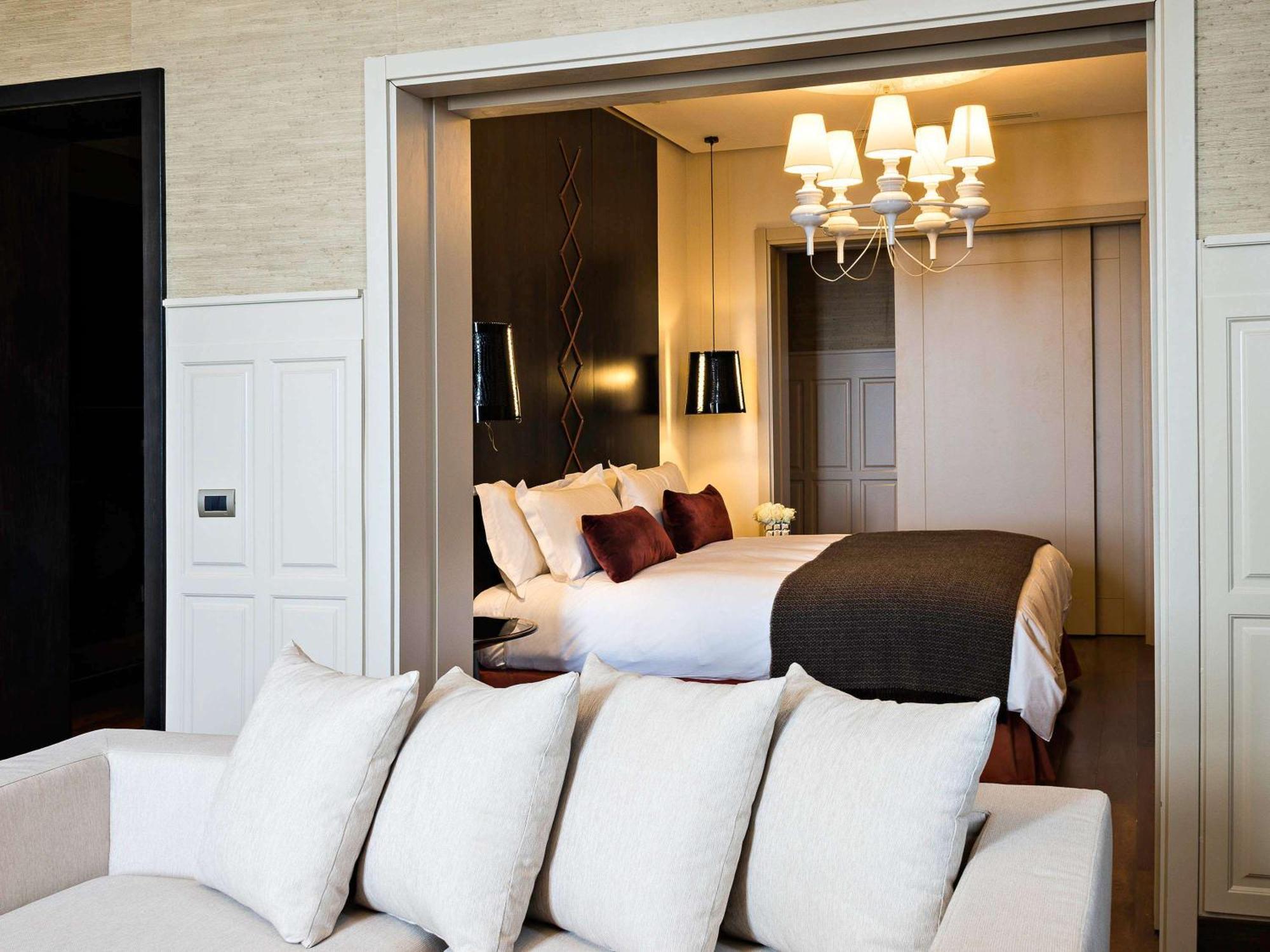 Sofitel Casino Carrasco & Hotel 5*